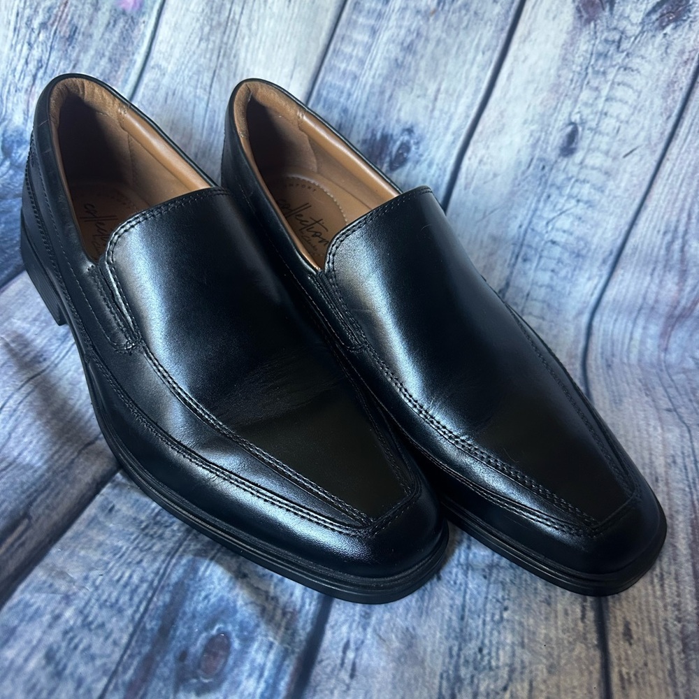 EUC Clarks Loafers Men Suze 9M Black. Worn once.